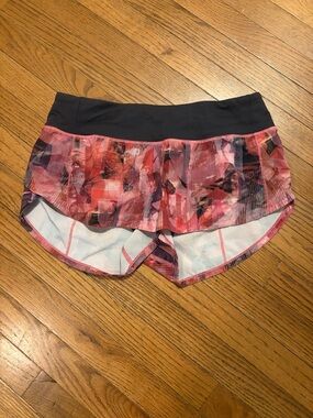 lululemon athletica Speed Up Shorts - Pink Abstract